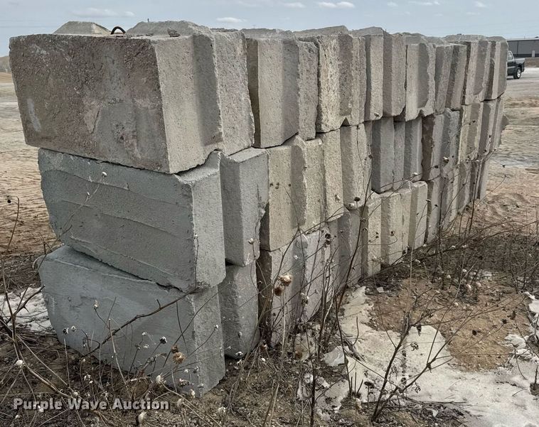 image for item DO1769 (24) concrete edge bunker blocks