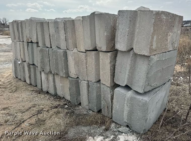 image for item DO1769 (24) concrete edge bunker blocks