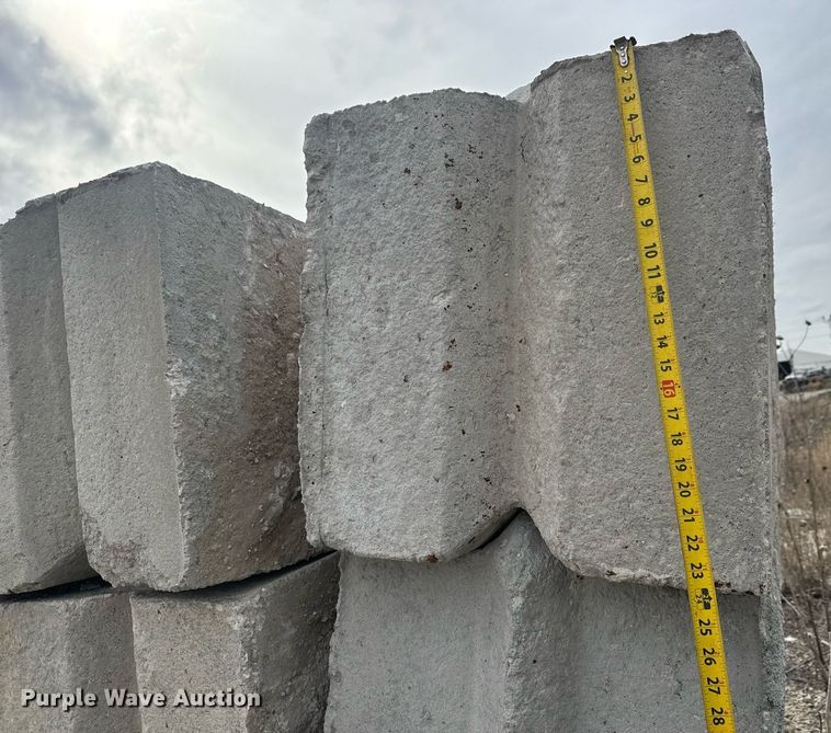image for item DO1769 (24) concrete edge bunker blocks