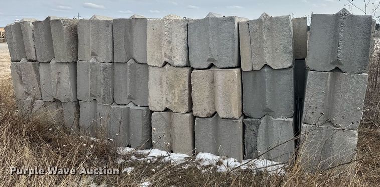 image for item DO1770  (24) concrete edge bunker blocks