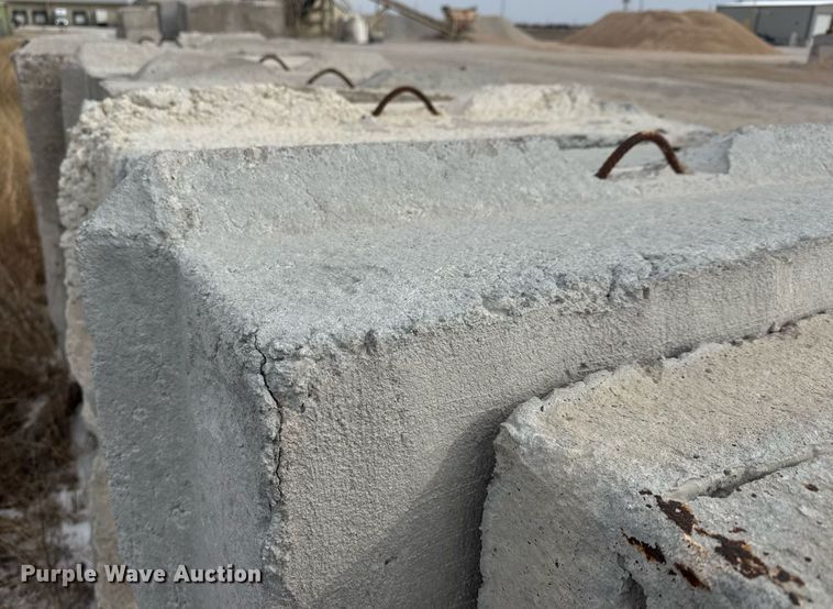 image for item DO1770  (24) concrete edge bunker blocks