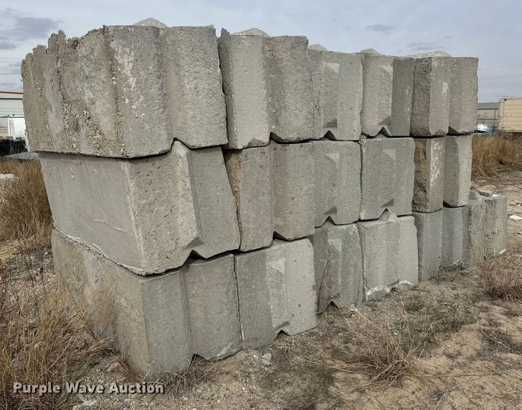 image for item DO1771 (16) concrete edge bunker blocks