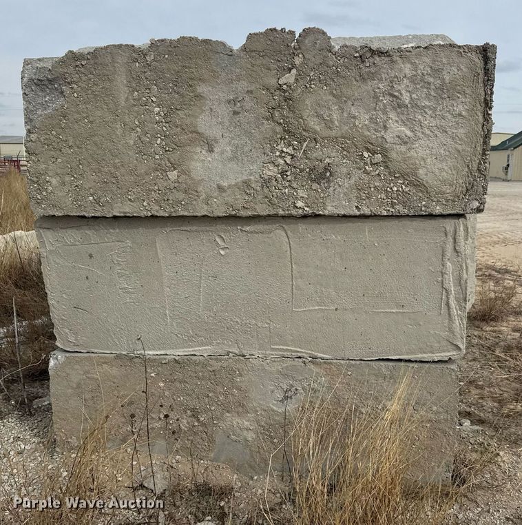 image for item DO1771 (16) concrete edge bunker blocks