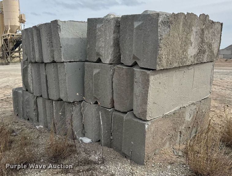 image for item DO1771 (16) concrete edge bunker blocks