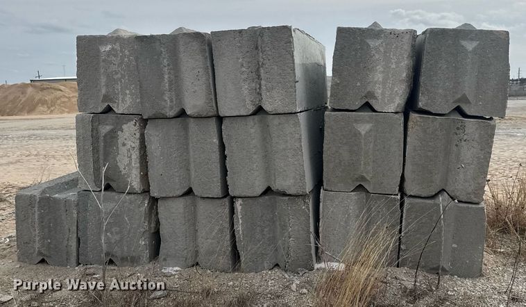 image for item DO1771 (16) concrete edge bunker blocks