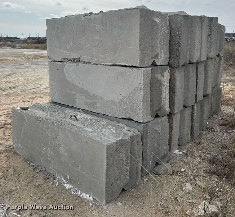 image for item DO1771 (16) concrete edge bunker blocks