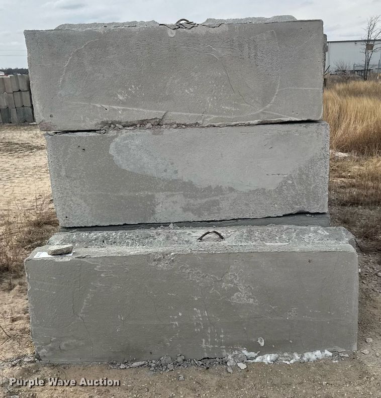 image for item DO1771 (16) concrete edge bunker blocks