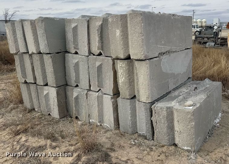 image for item DO1771 (16) concrete edge bunker blocks