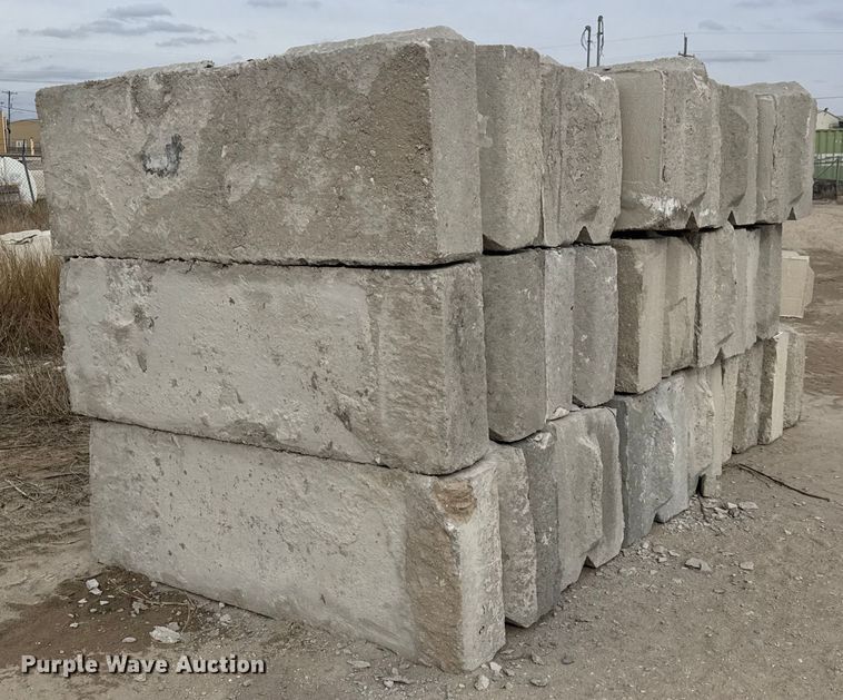 image for item DO1772 (16) concrete edge bunker blocks