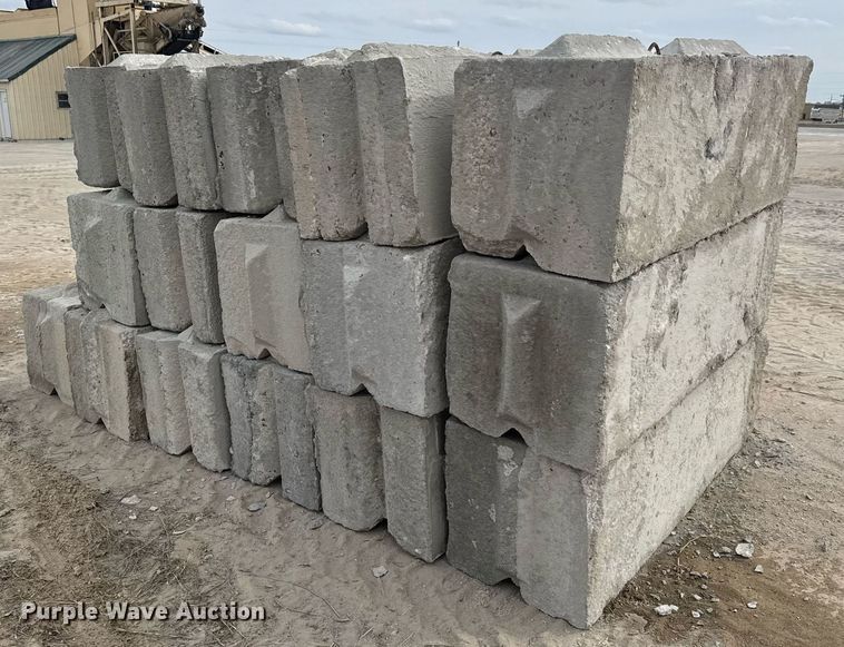 image for item DO1772 (16) concrete edge bunker blocks