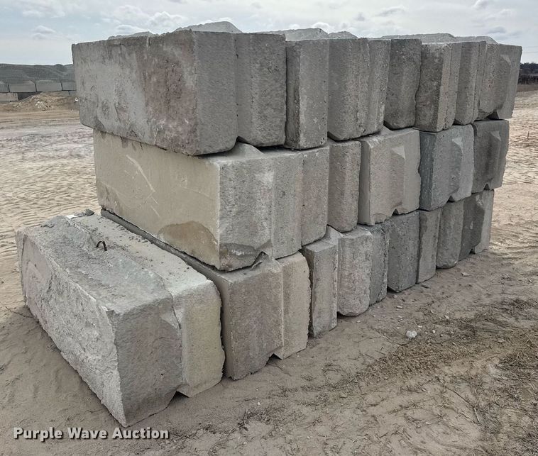 image for item DO1772 (16) concrete edge bunker blocks
