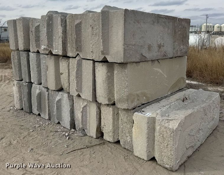 image for item DO1772 (16) concrete edge bunker blocks
