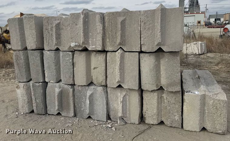 image for item DO1772 (16) concrete edge bunker blocks
