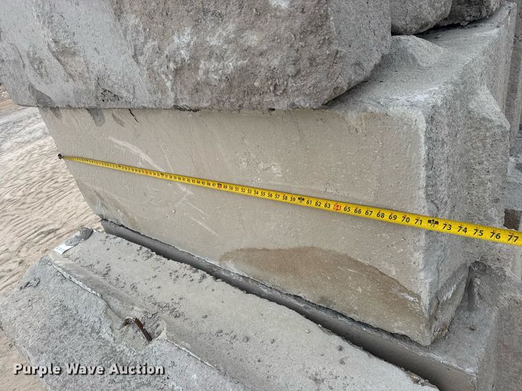 image for item DO1772 (16) concrete edge bunker blocks