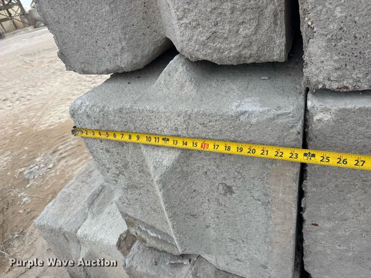 image for item DO1772 (16) concrete edge bunker blocks