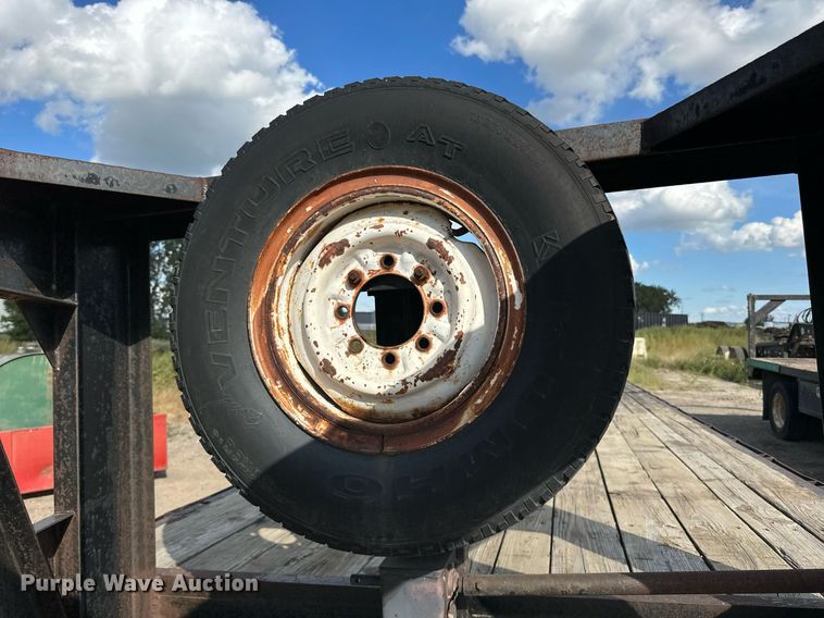 image for item DP8499 1989 Boss Trailer 828FGN flatbed trailer