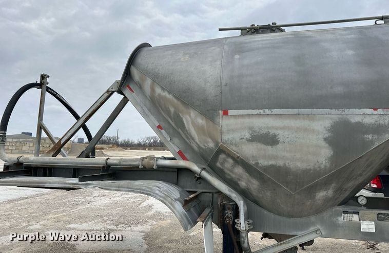 image for item DQ6629 1998 Fruehauf HAB-HE2-J1000 pneumatic dry bulk trailer