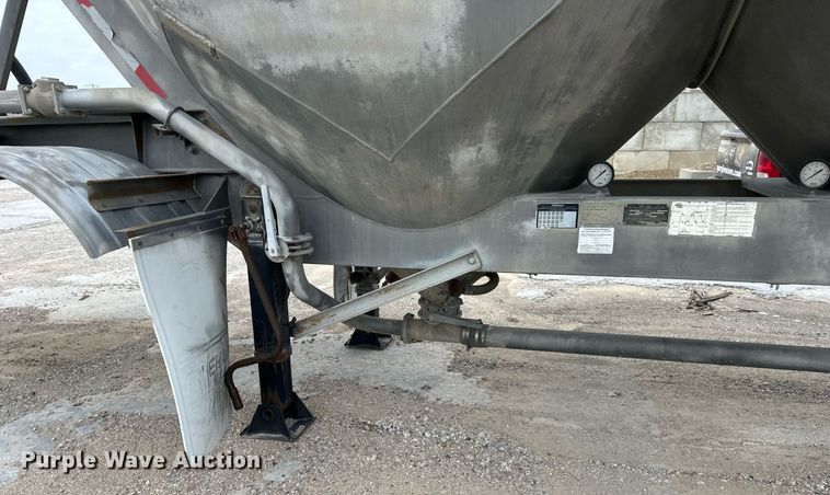 image for item DQ6629 1998 Fruehauf HAB-HE2-J1000 pneumatic dry bulk trailer