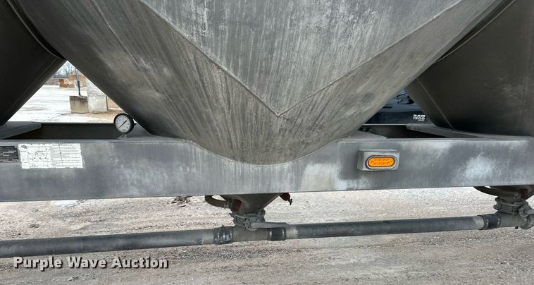 image for item DQ6629 1998 Fruehauf HAB-HE2-J1000 pneumatic dry bulk trailer