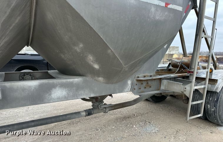 image for item DQ6629 1998 Fruehauf HAB-HE2-J1000 pneumatic dry bulk trailer