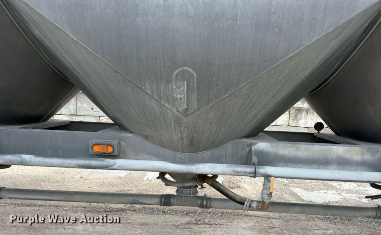 image for item DQ6629 1998 Fruehauf HAB-HE2-J1000 pneumatic dry bulk trailer