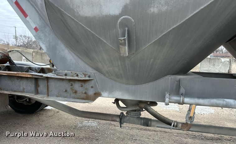 image for item DQ6629 1998 Fruehauf HAB-HE2-J1000 pneumatic dry bulk trailer