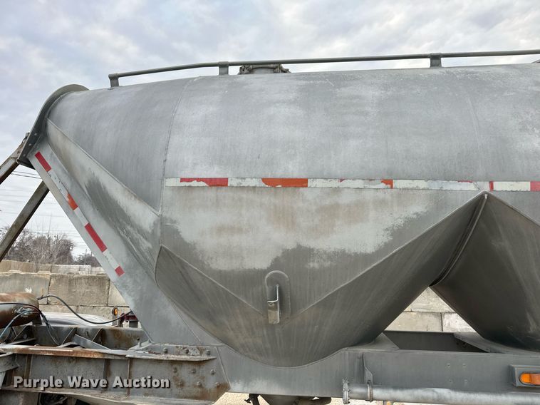 image for item DQ6629 1998 Fruehauf HAB-HE2-J1000 pneumatic dry bulk trailer