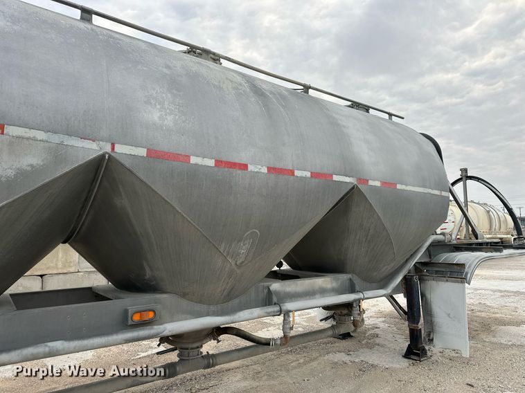 image for item DQ6629 1998 Fruehauf HAB-HE2-J1000 pneumatic dry bulk trailer