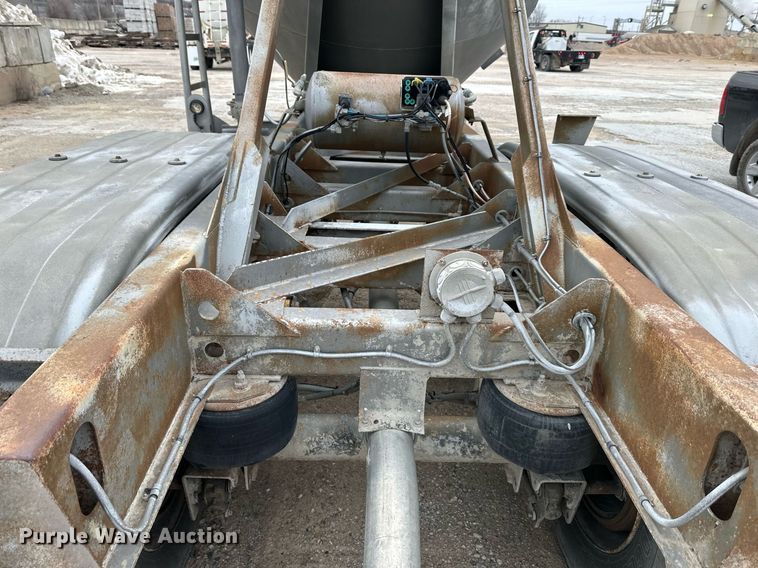 image for item DQ6629 1998 Fruehauf HAB-HE2-J1000 pneumatic dry bulk trailer