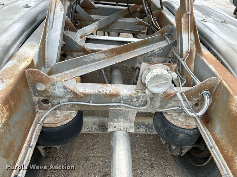 image for item DQ6629 1998 Fruehauf HAB-HE2-J1000 pneumatic dry bulk trailer