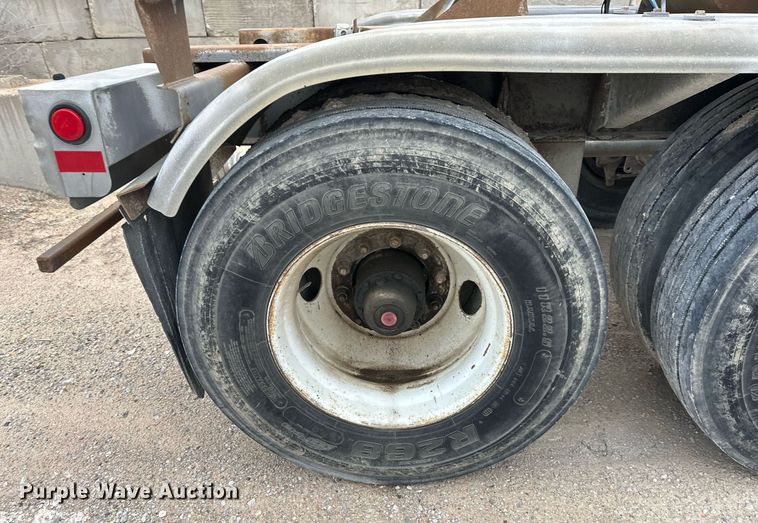 image for item DQ6629 1998 Fruehauf HAB-HE2-J1000 pneumatic dry bulk trailer