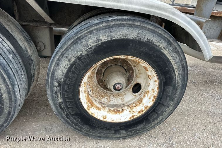 image for item DQ6629 1998 Fruehauf HAB-HE2-J1000 pneumatic dry bulk trailer