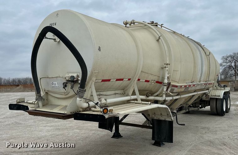 image for item DQ6630 1974 Butler pneumatic dry bulk trailer