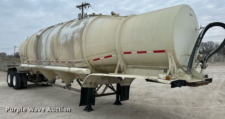 image for item DQ6630 1974 Butler pneumatic dry bulk trailer