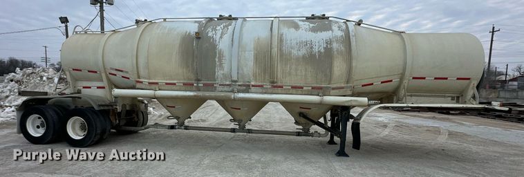 image for item DQ6630 1974 Butler pneumatic dry bulk trailer