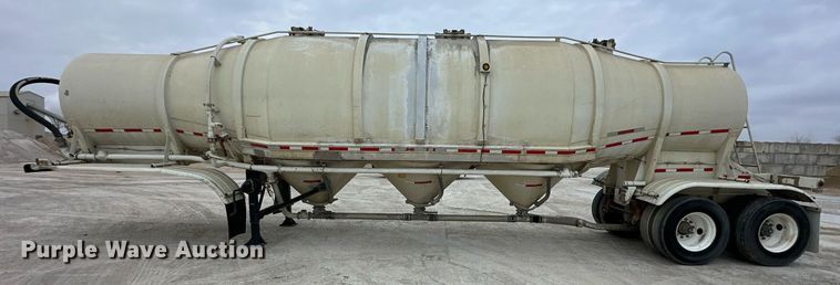 image for item DQ6630 1974 Butler pneumatic dry bulk trailer
