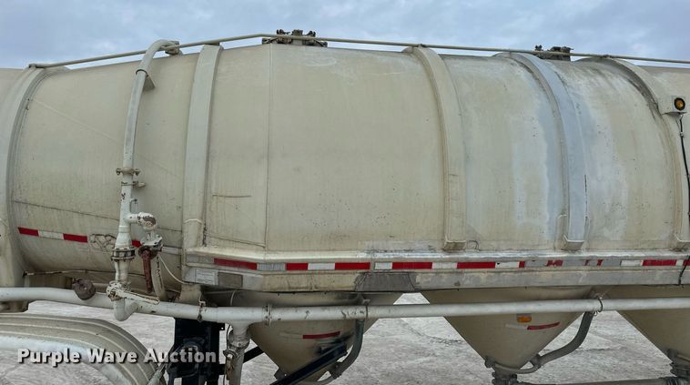image for item DQ6630 1974 Butler pneumatic dry bulk trailer
