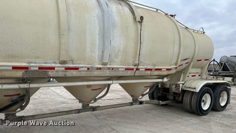 image for item DQ6630 1974 Butler pneumatic dry bulk trailer