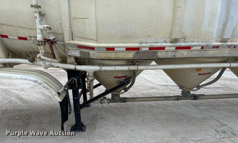 image for item DQ6630 1974 Butler pneumatic dry bulk trailer