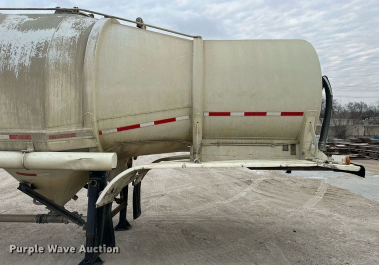 image for item DQ6630 1974 Butler pneumatic dry bulk trailer