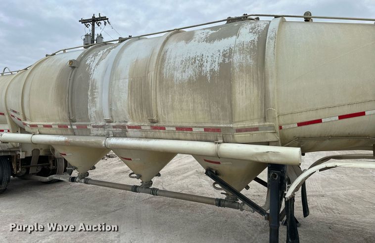 image for item DQ6630 1974 Butler pneumatic dry bulk trailer