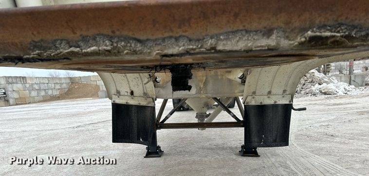 image for item DQ6630 1974 Butler pneumatic dry bulk trailer