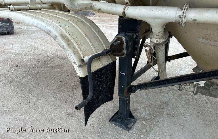 image for item DQ6630 1974 Butler pneumatic dry bulk trailer