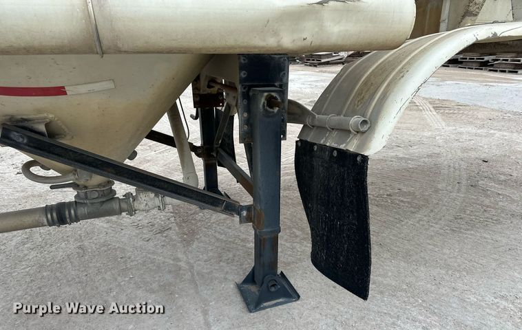 image for item DQ6630 1974 Butler pneumatic dry bulk trailer