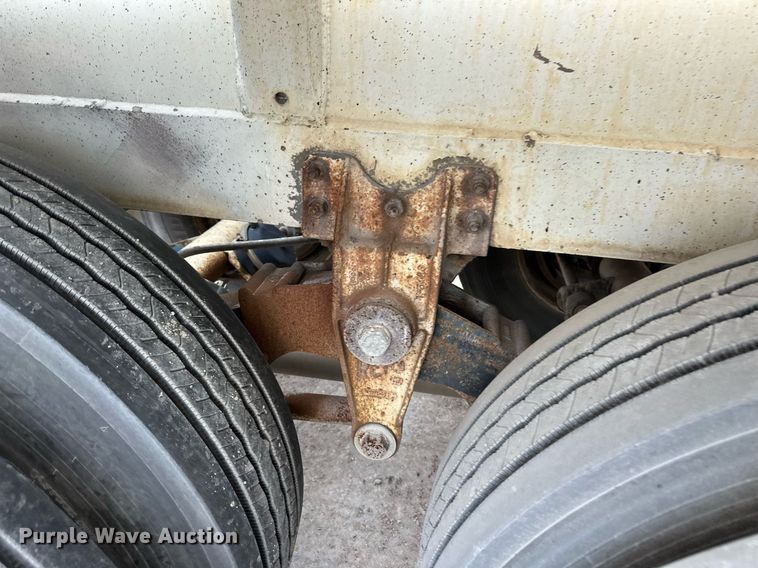 image for item DQ6630 1974 Butler pneumatic dry bulk trailer