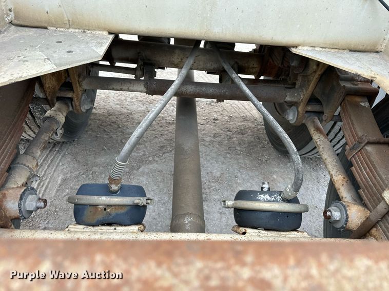 image for item DQ6630 1974 Butler pneumatic dry bulk trailer