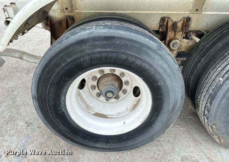 image for item DQ6630 1974 Butler pneumatic dry bulk trailer