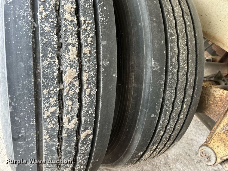 image for item DQ6630 1974 Butler pneumatic dry bulk trailer