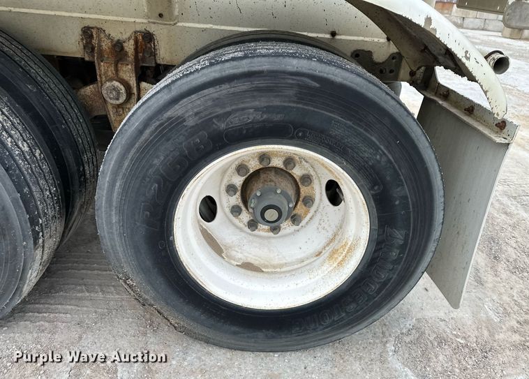 image for item DQ6630 1974 Butler pneumatic dry bulk trailer