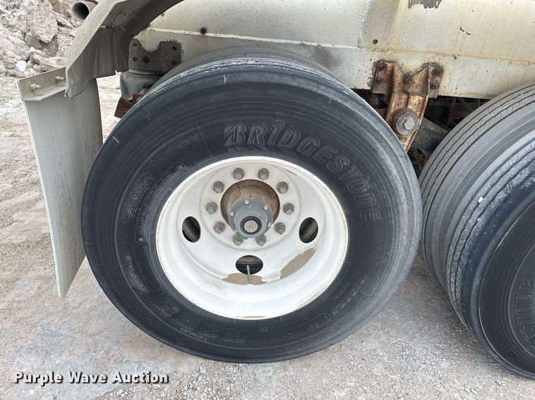 image for item DQ6630 1974 Butler pneumatic dry bulk trailer